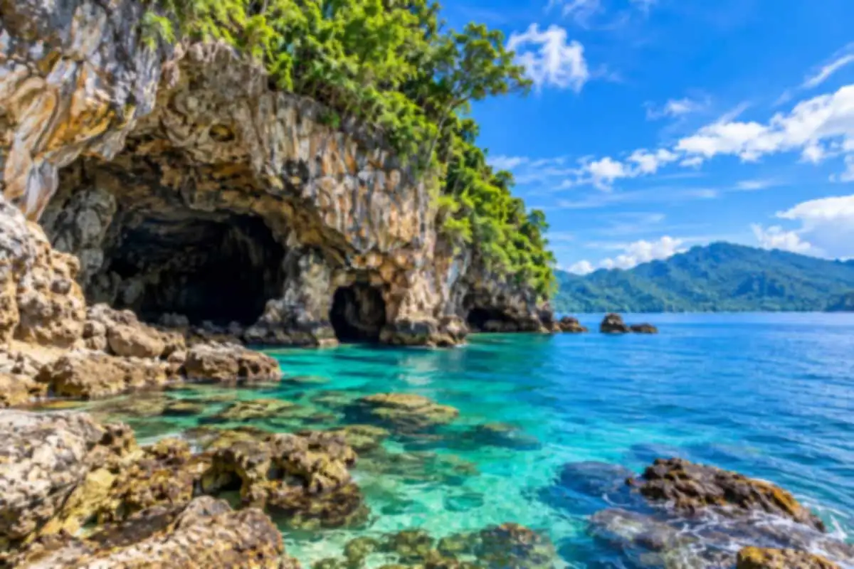 Goa Sarang Sabang: Pesona Gua Alam, Tebing Karang, dan Laut Biru di Aceh