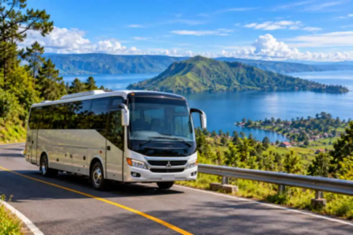 Medium Bus Jenis Canter, Solusi Transportasi Nyaman untuk Wisata Danau Toba