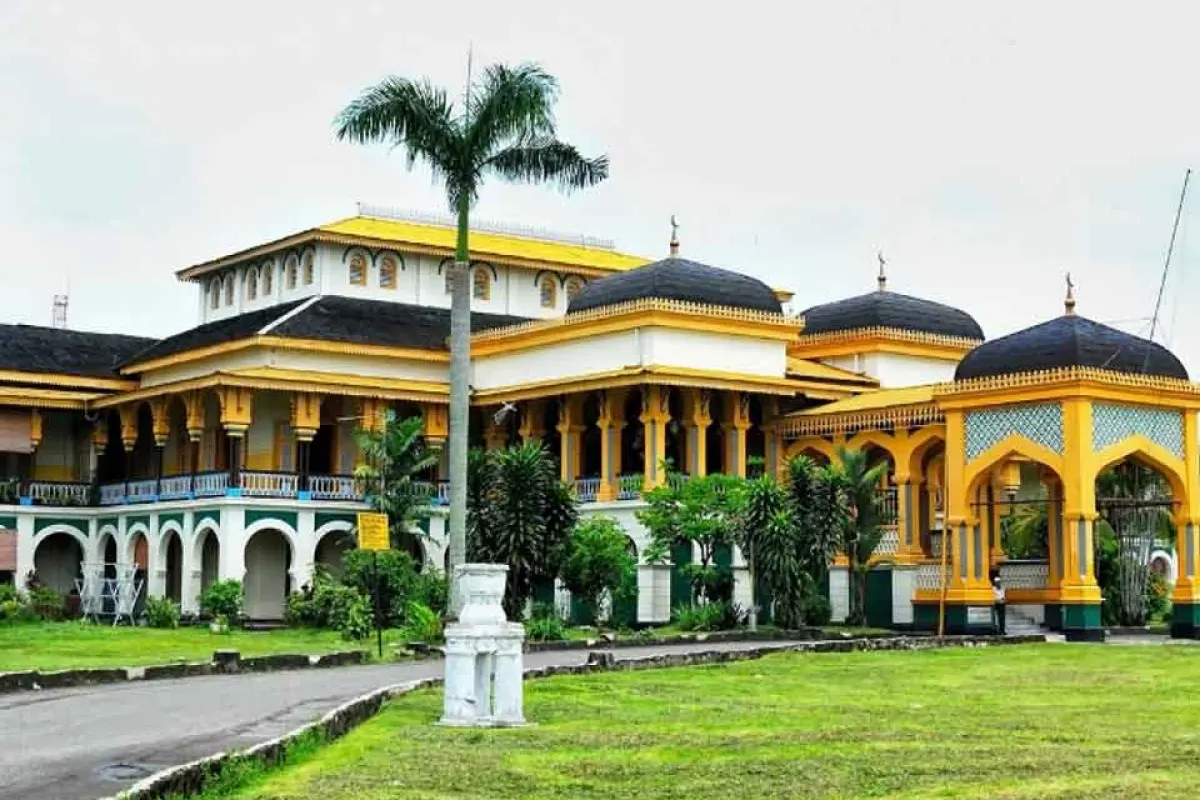 Tiba di Medan, City Tour Medan & Berastagi (LD)