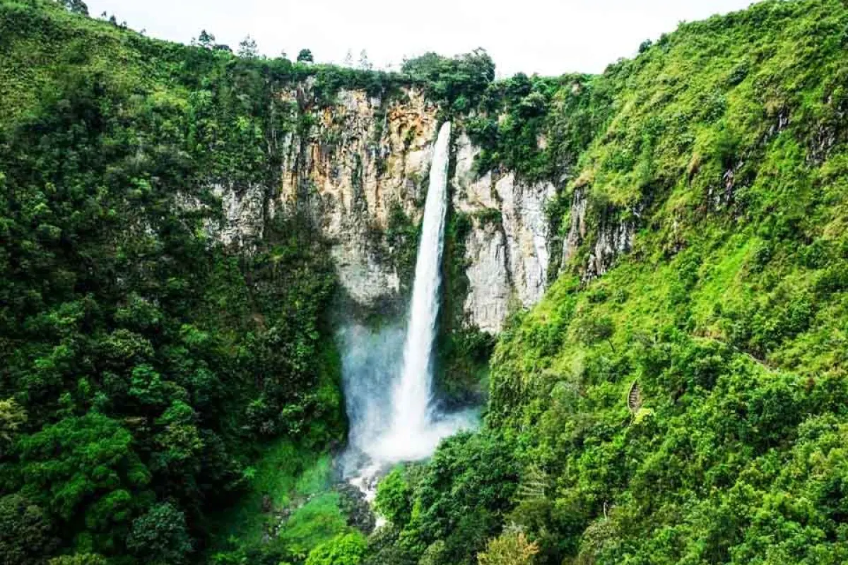 Berastagi – Air Terjun Sipiso-piso – Parapat – Danau Toba (BLD)