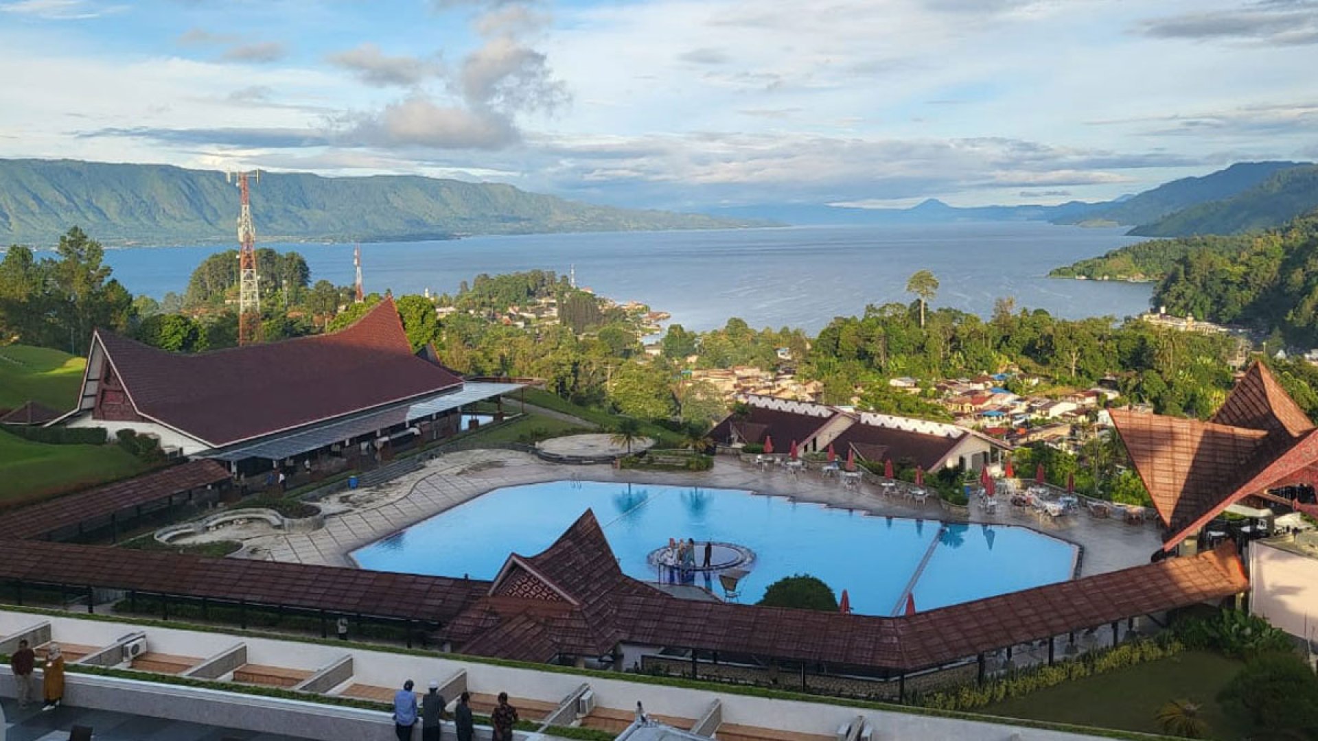Pemandangan Danau Toba Niagara Hotel